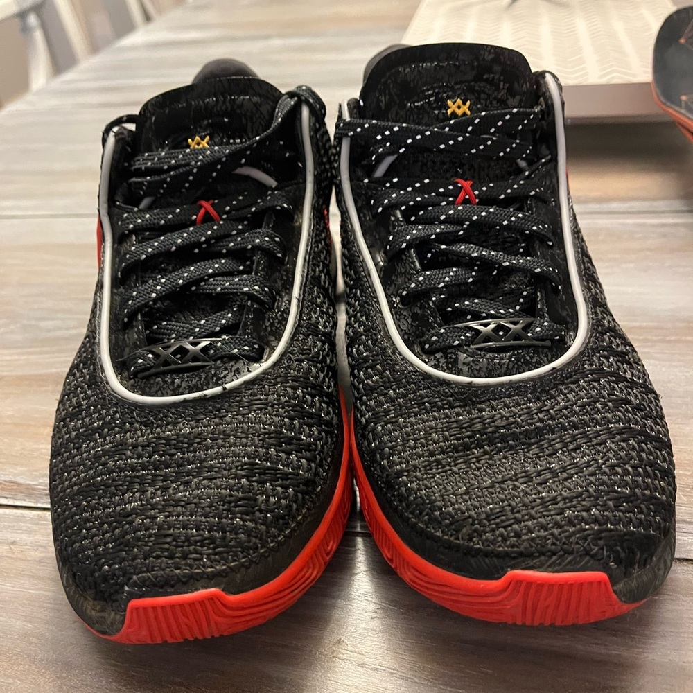 Nike lebron xx pink diamond collection black and red size 8